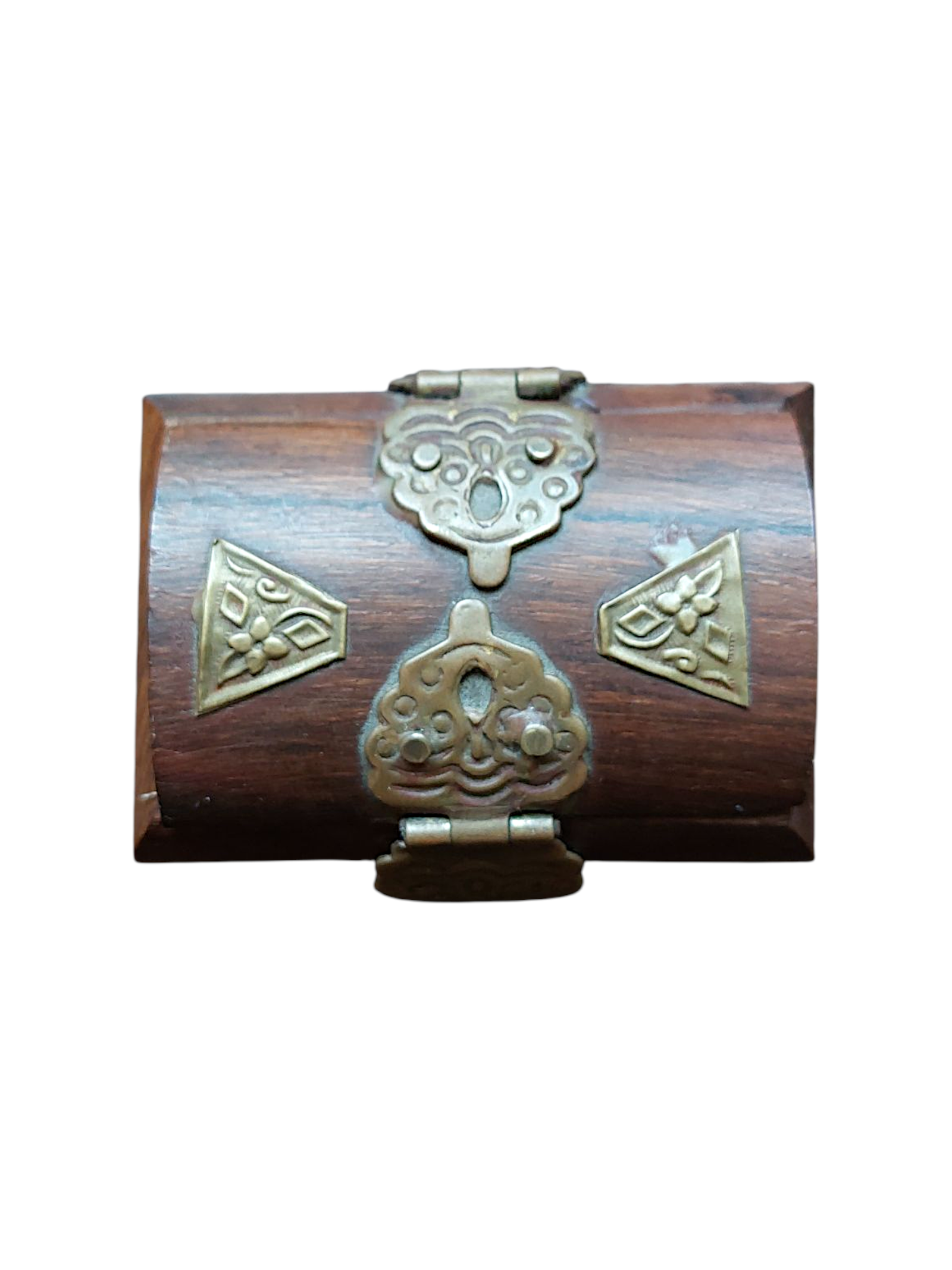 Coffret en bois sculpté avec incrustations laiton, dent fossile de requin