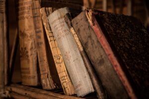 livres anciens avec tranche exposée