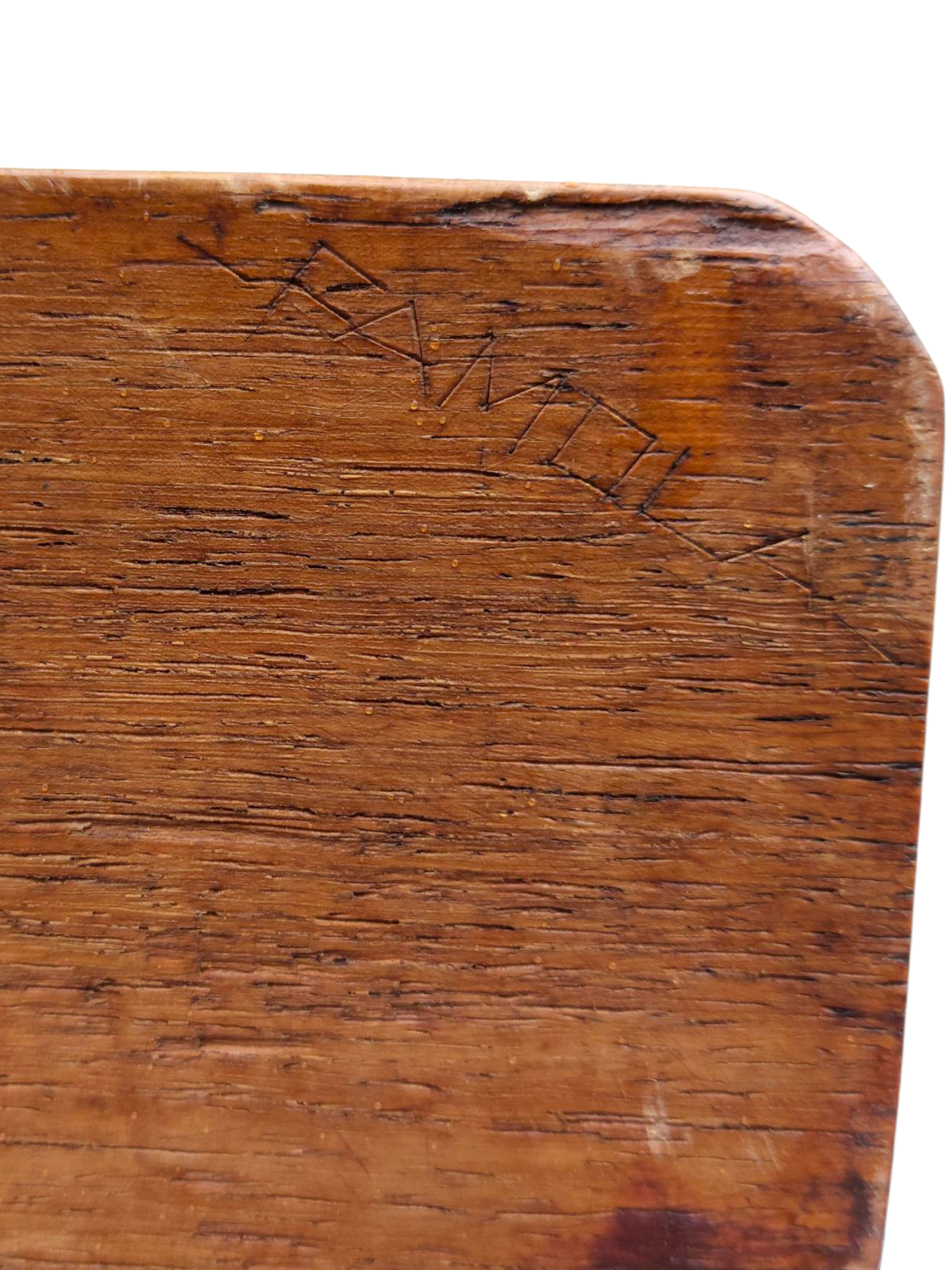 Détail signature sculpture bois ancienne taureau et crocodile